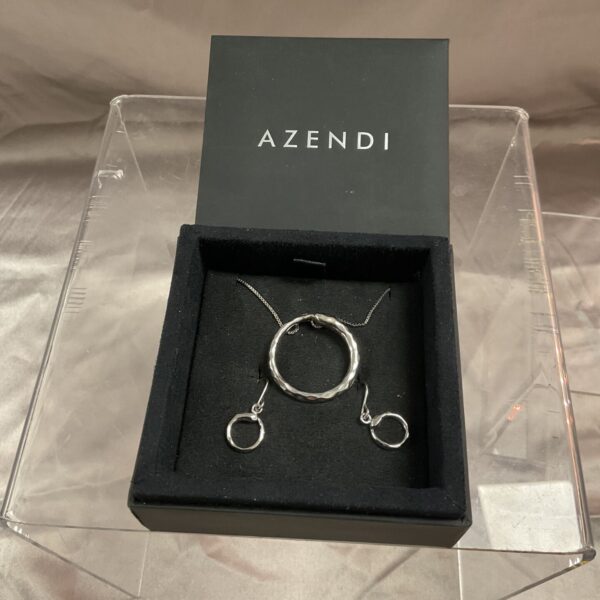 Azendi silver jewellery set with necklace and earrings.