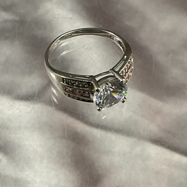 Elegant 9ct white gold ring with a central CZ stone.