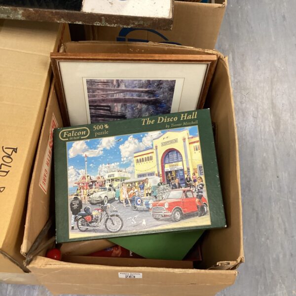 Vintage Falcon 500-piece jigsaw puzzle with a colourful street scene.