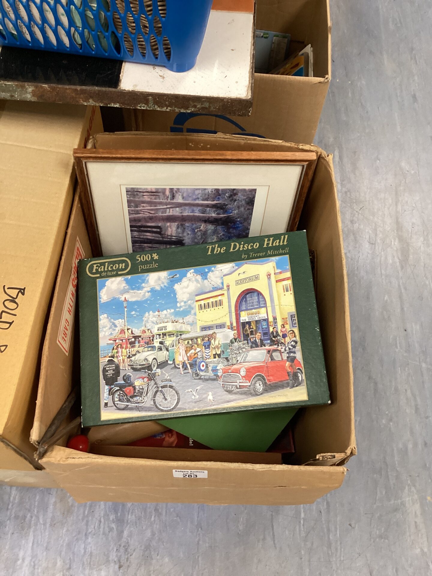 283 Box of mixed items inc vintage jigsaws