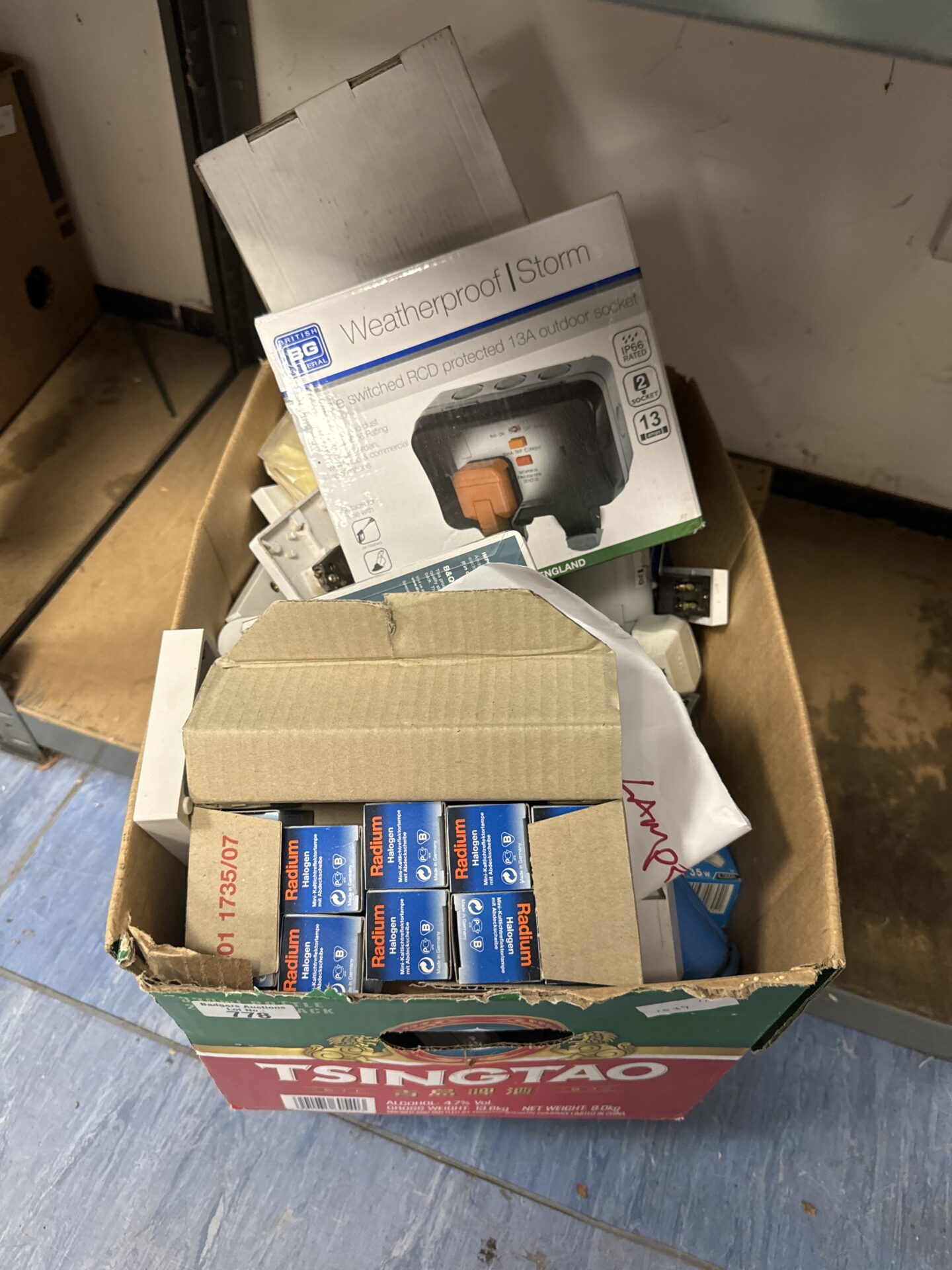 778 Box of assorted electrical items