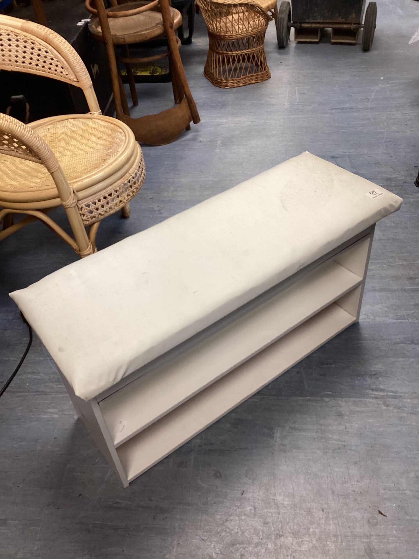 462 Leather topped shoe rack bench 12x18x31”