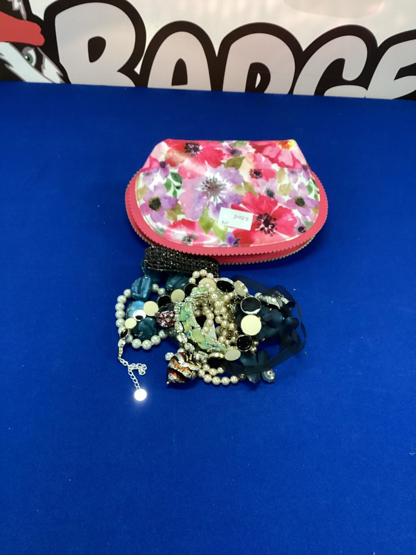 484 Wash bag with costume jewellery