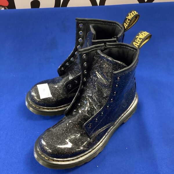 Glitter effect Aic Waic boots size 1 for children.