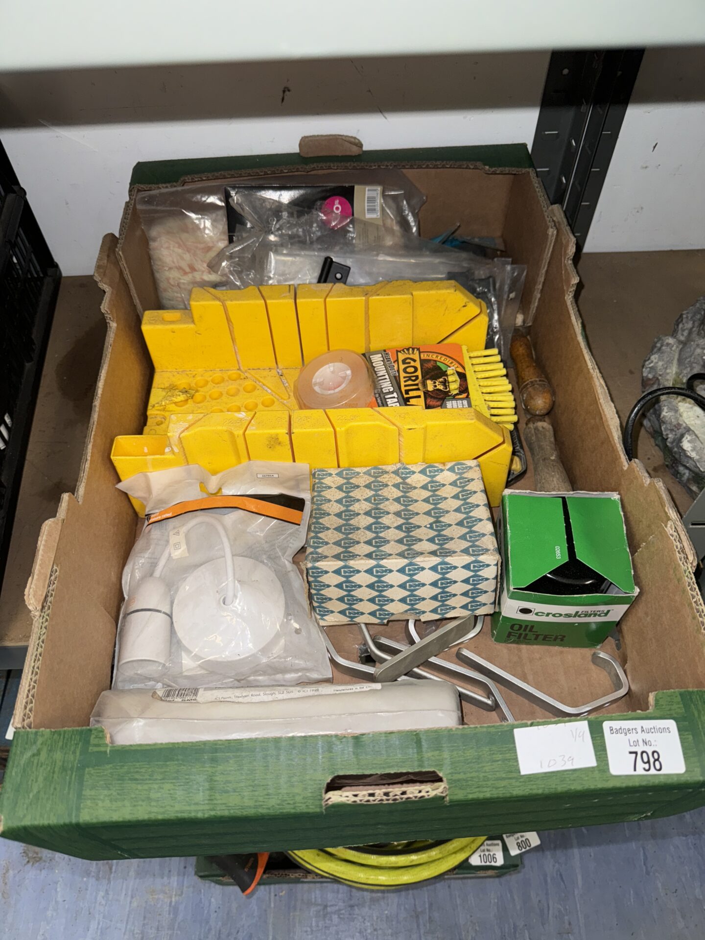 798 Tray of shed clearance items