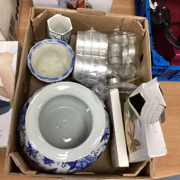 Vintage blue china and tealights in a mixed lot.