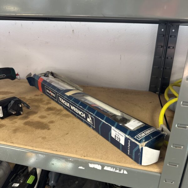 Halfords torque wrench with dial gauge for accurate tightening.