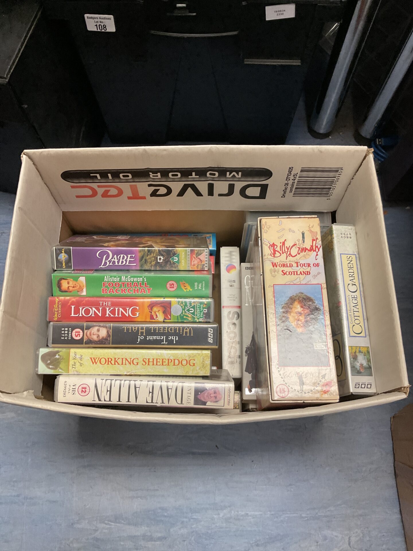 149 Box of vhs cassettes inc billy connolly & disney lion king
