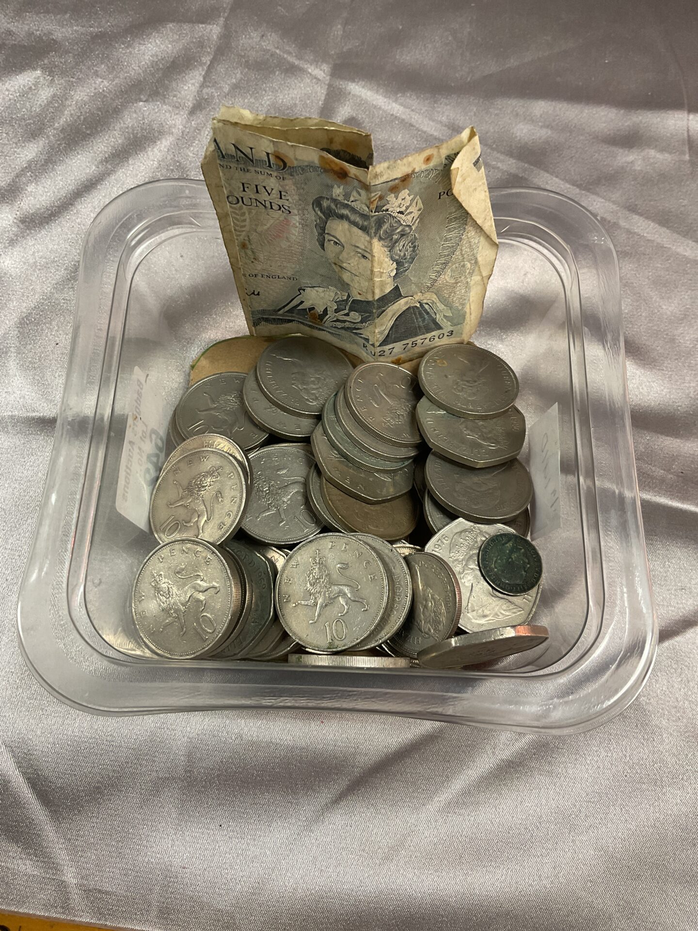 642 Tub British coins and a five pound note