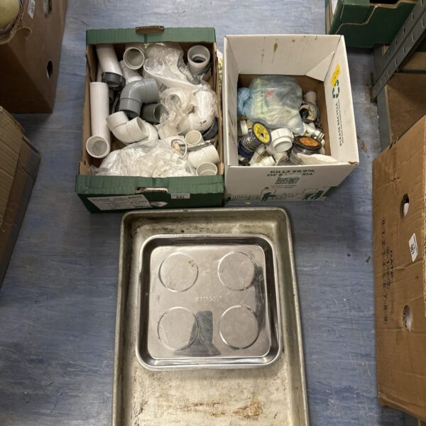 Assorted plumbers fittings and metal trays in a lot.