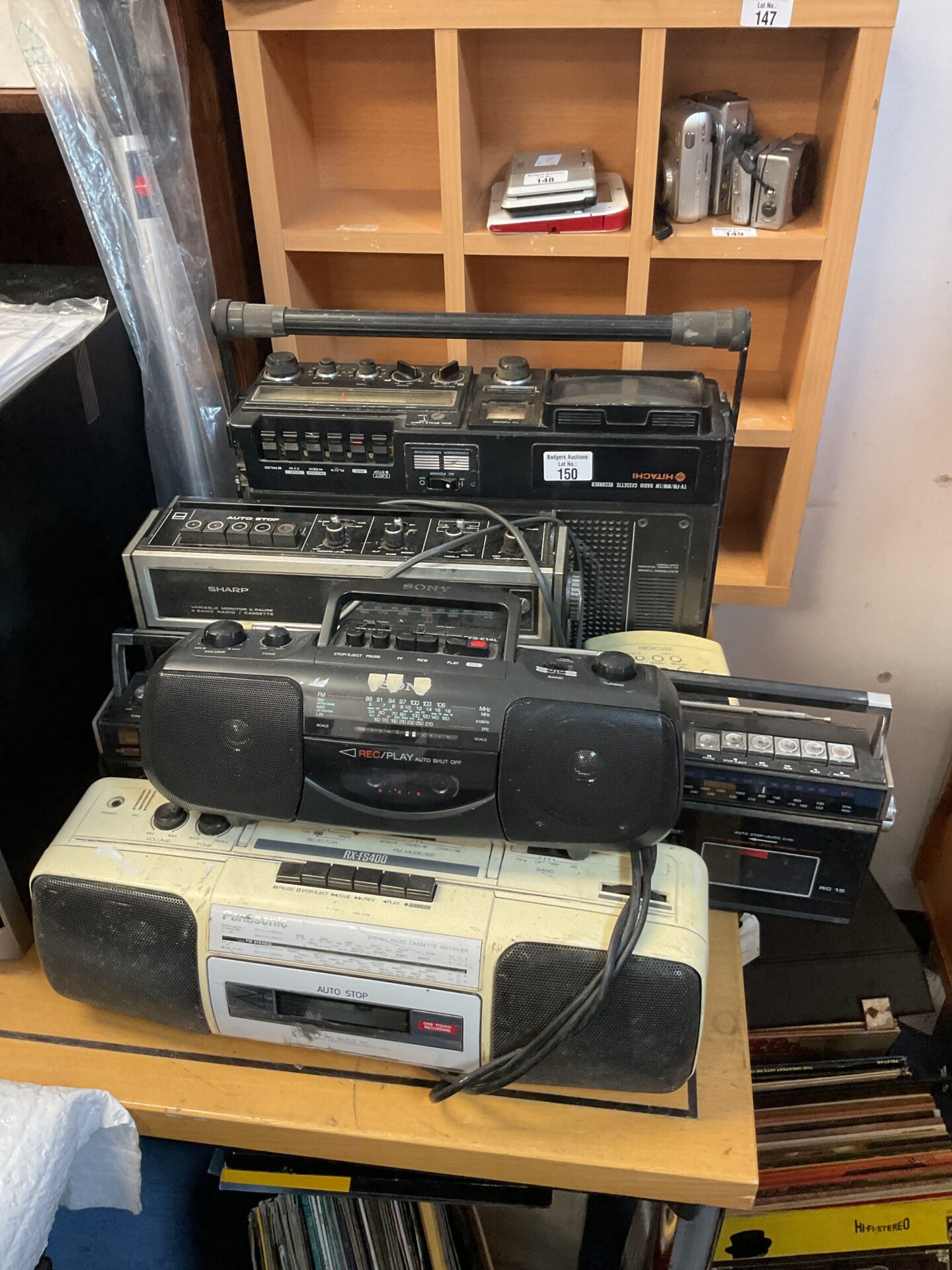 150 Lot of vintage radios inc sony & Panasonic
