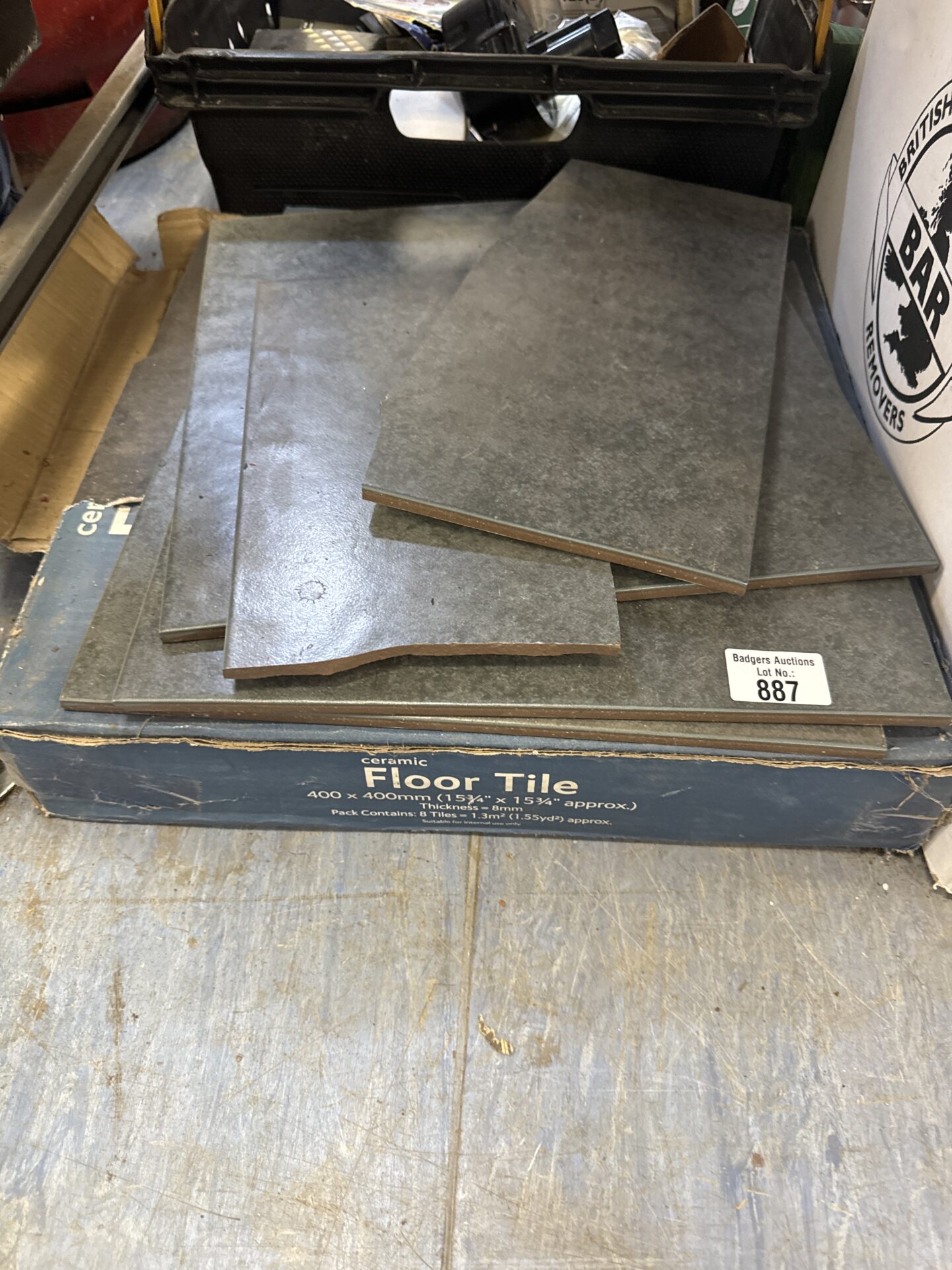 887 Pack of floor tiles with some loose bits