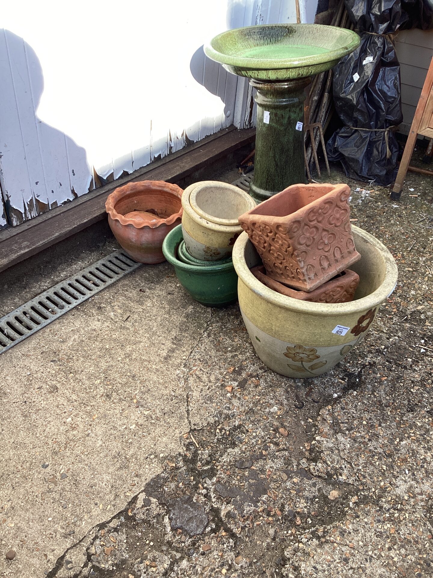925 Quantity of garden pots