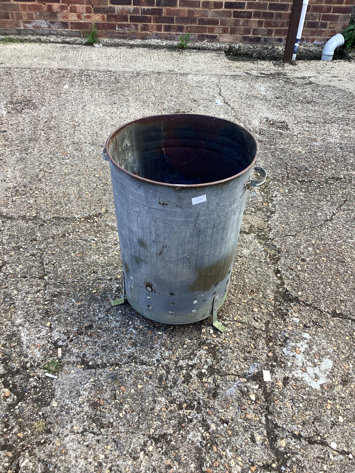 911 Metal garden incinerator