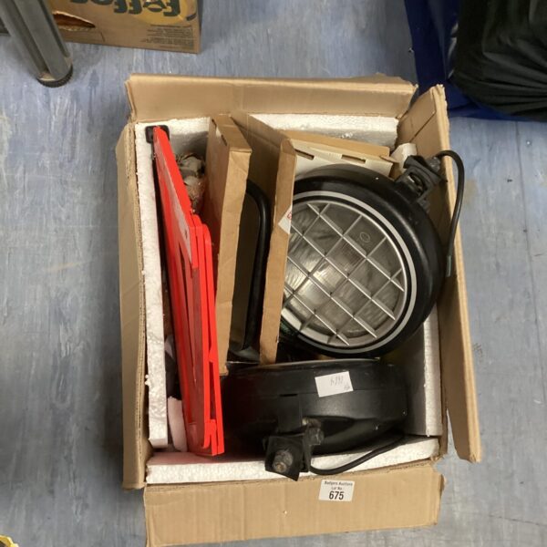 Land Rover spot lamps and wing mirrors in a mixed lot.