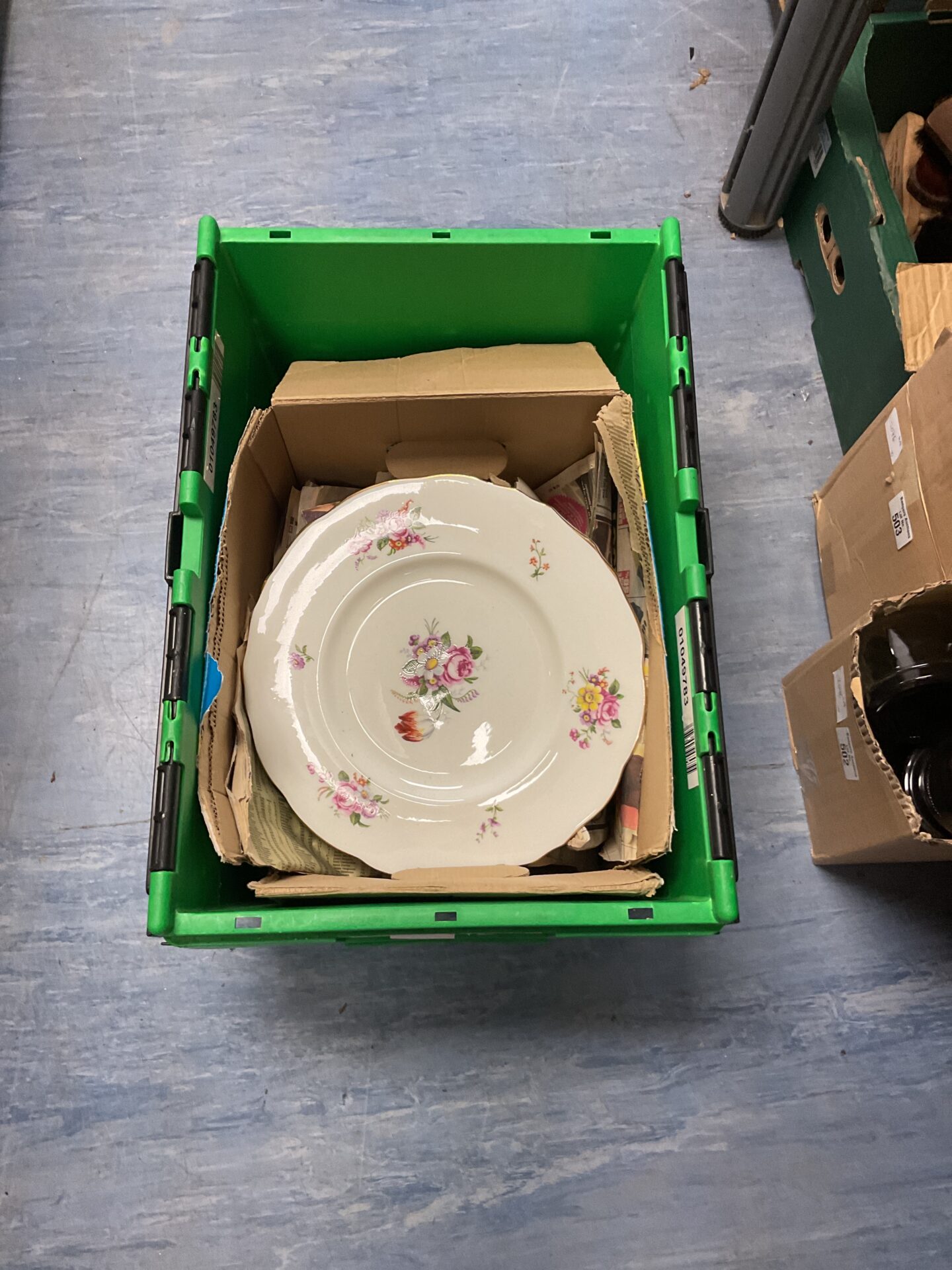 501 Collection of china plates with flower pattern