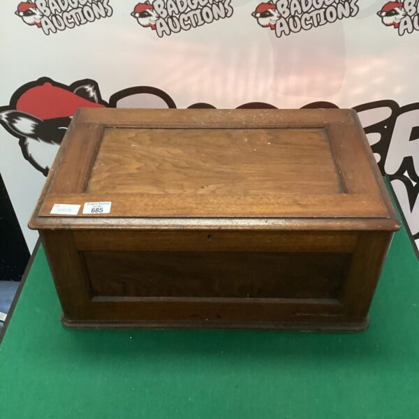 Small antique oak casket with a lift-off lid.