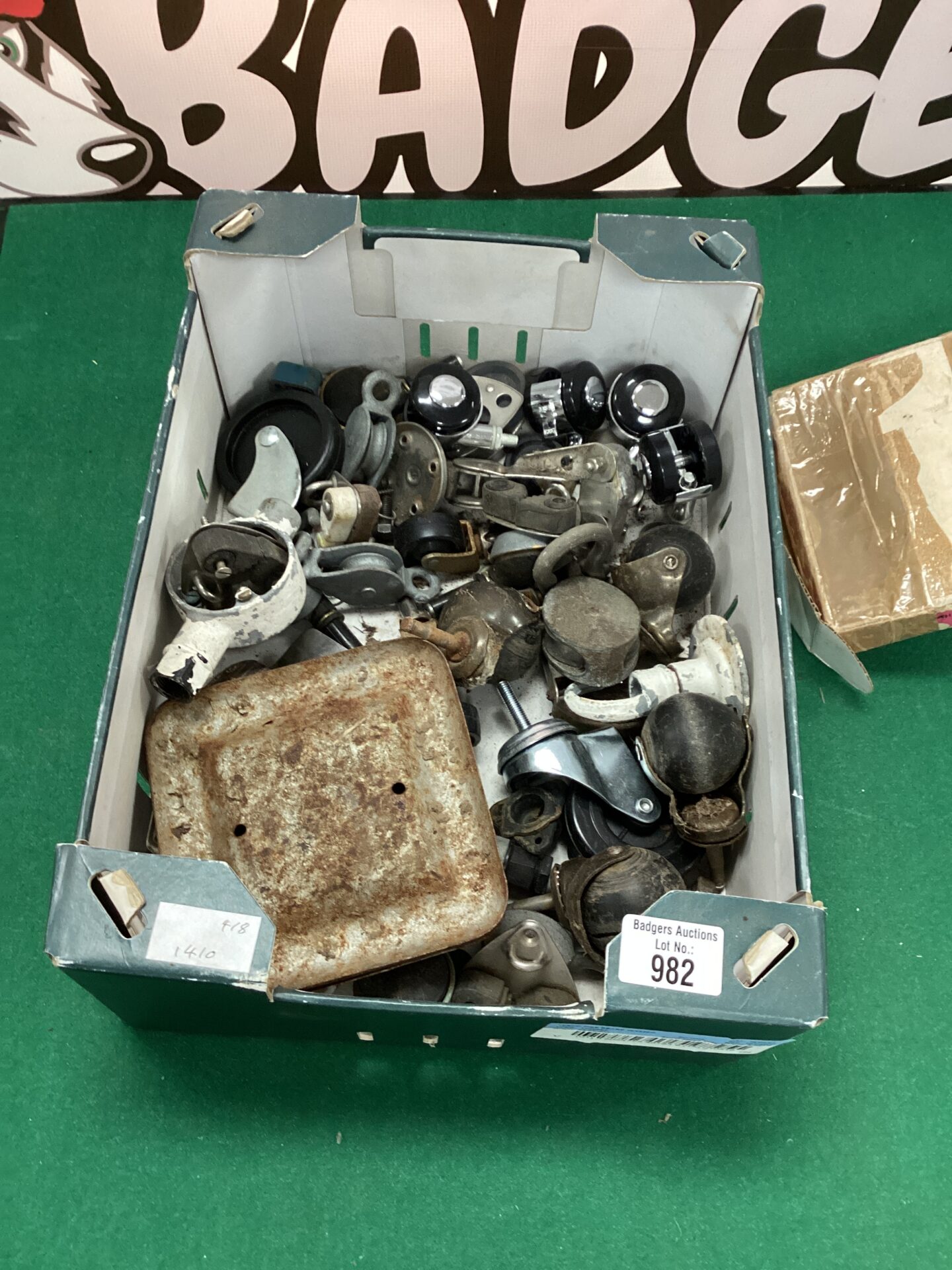965 Box of mixed wheels and pullys