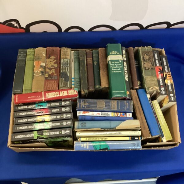 Mixed book lot featuring paperbacks by Dick Francis and Alan Titchmarsh.
