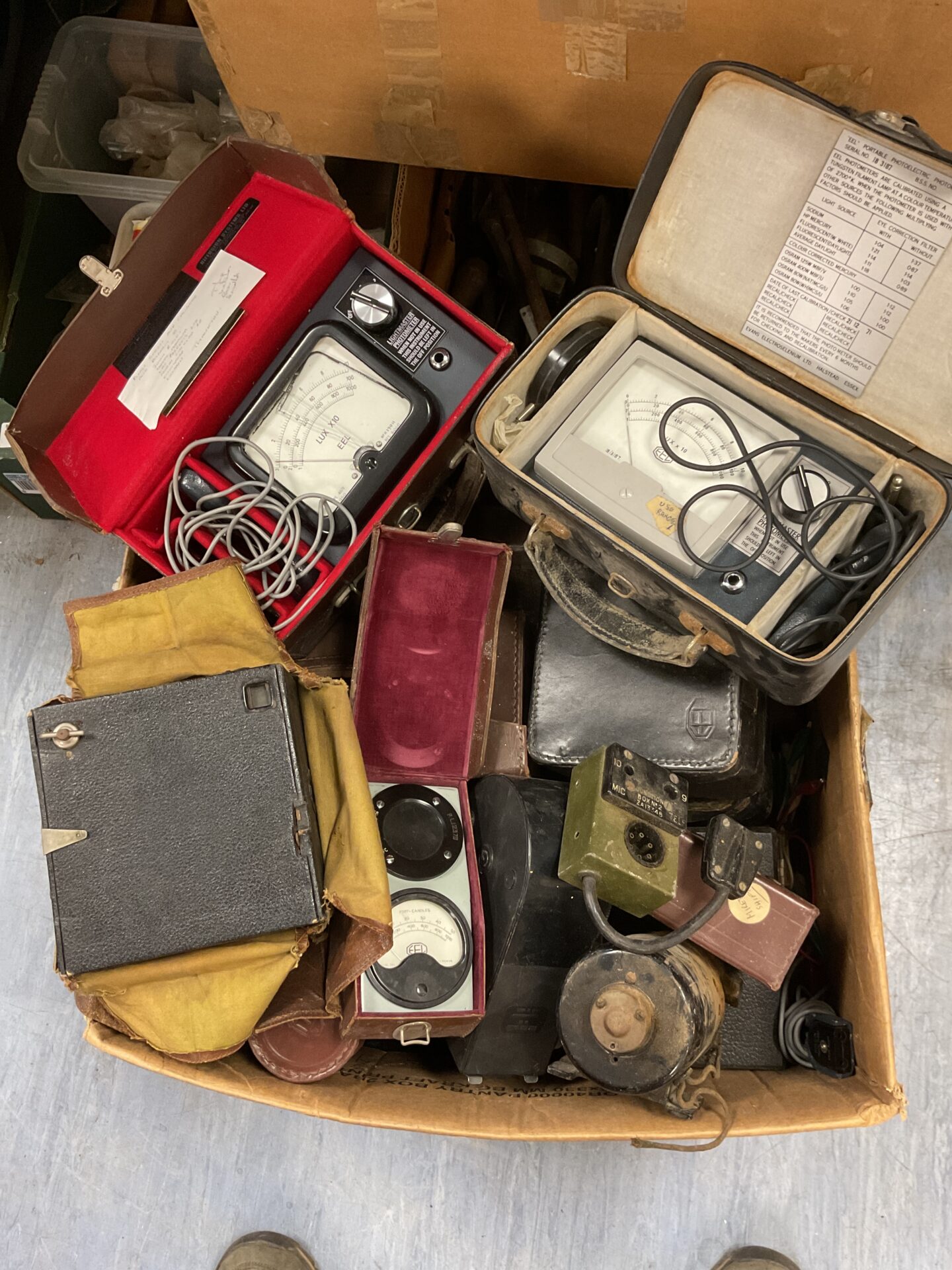 1143 Box of assorted light meters inc old box camera