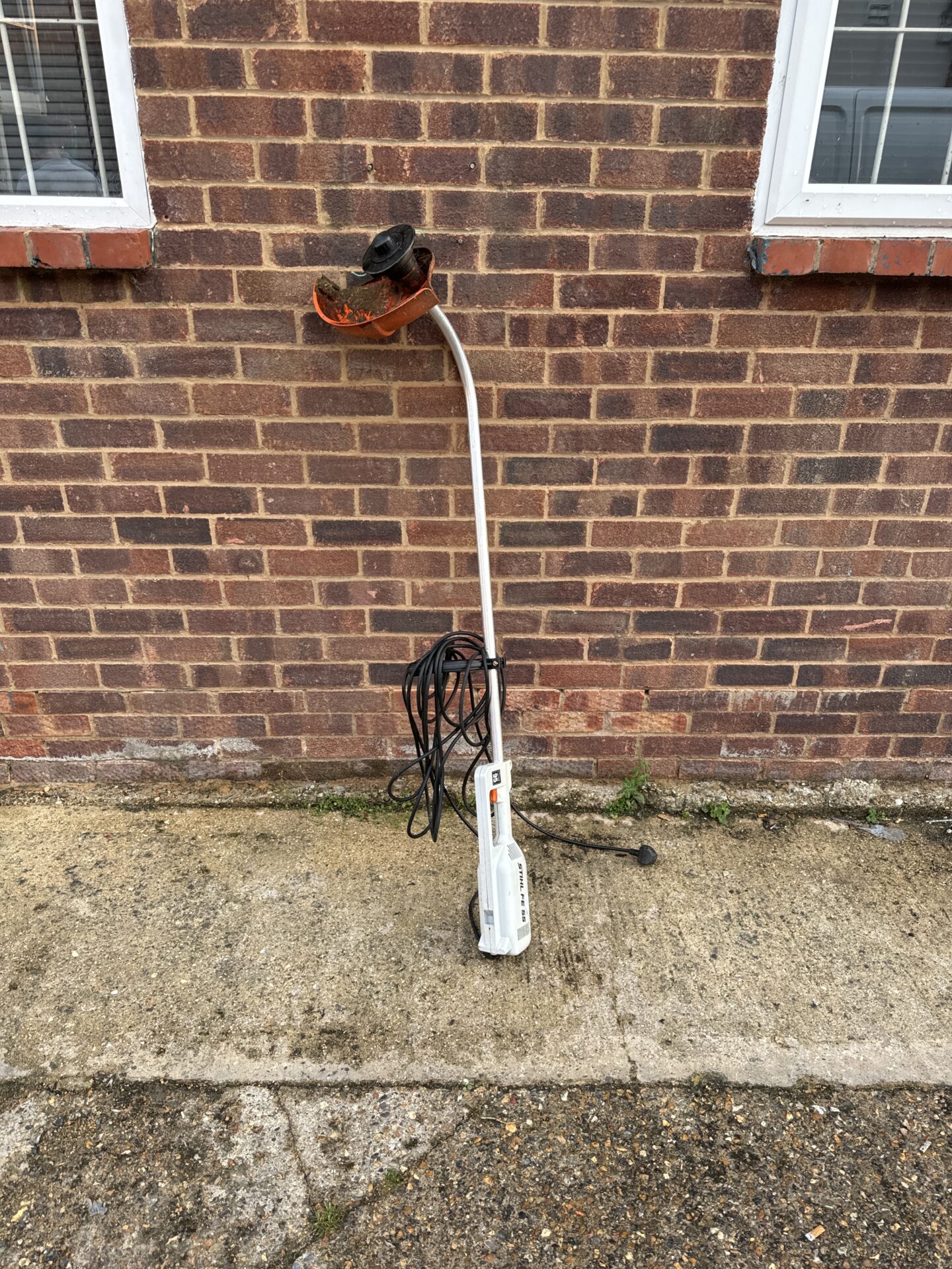 1250 Stihl fe 55 corded strimmer – working