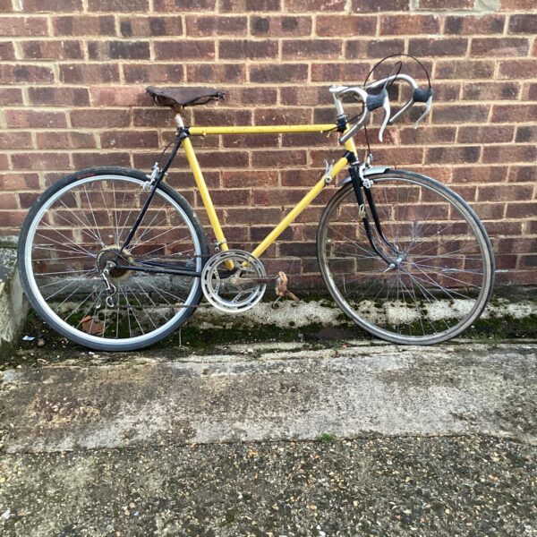 Side view of a vintage Sun racing bike in need of restoration.