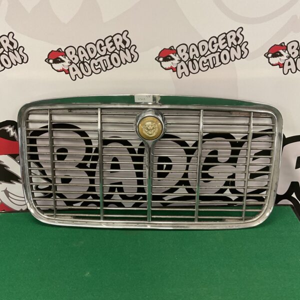 Chrome front grill for a classic Jaguar XJ6 Series 1.