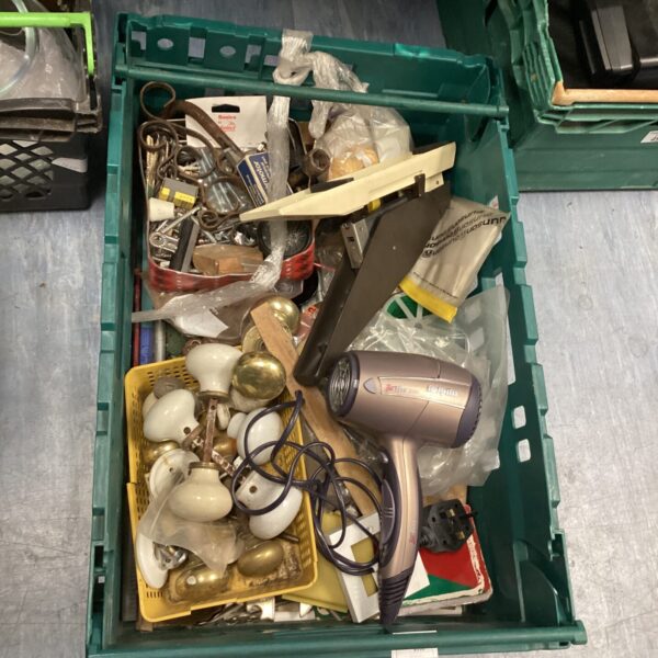 Crate of mixed vintage items including a Babyliss hair dryer and door handles.
