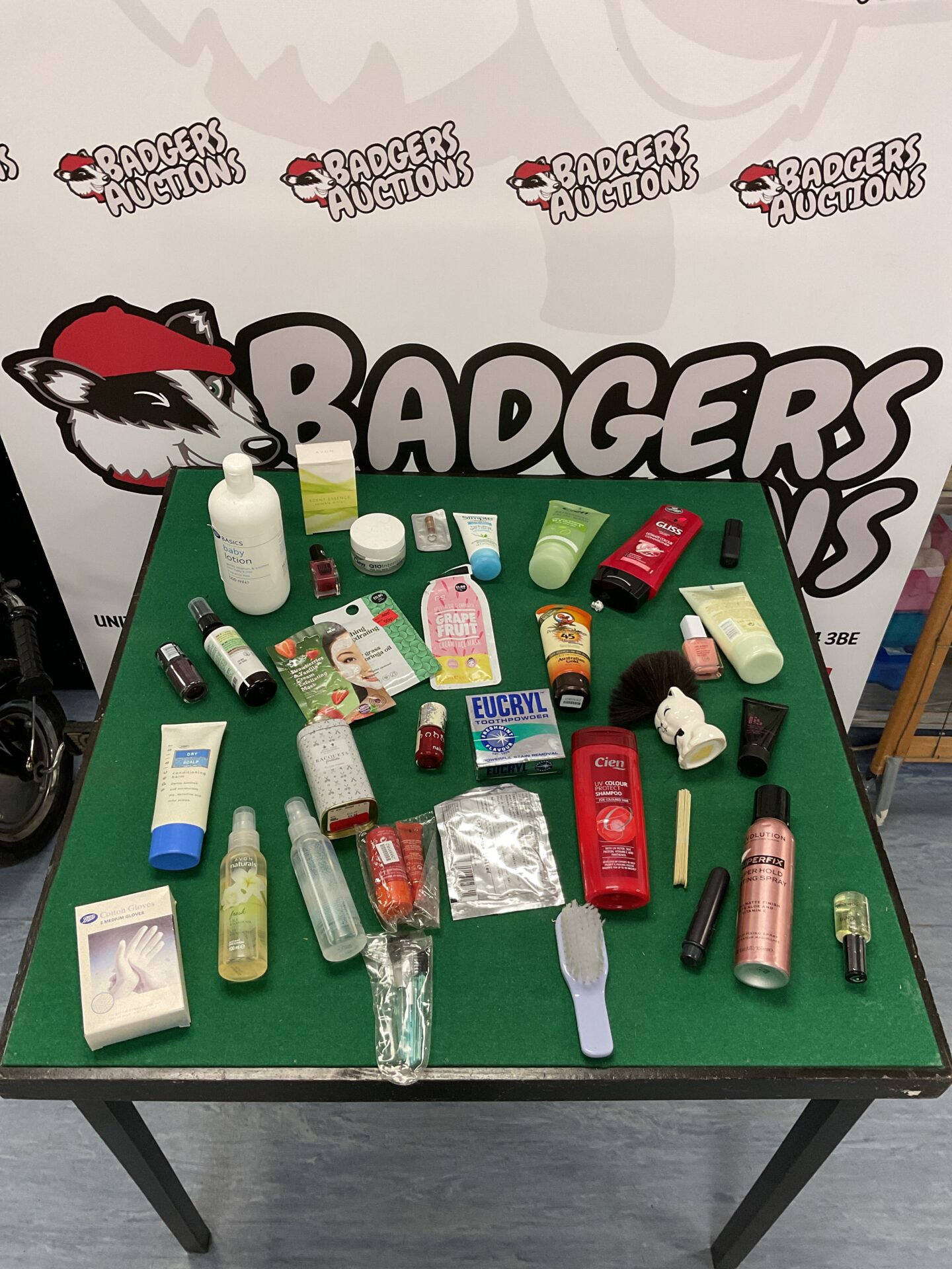 455 Box of mixed toiletries