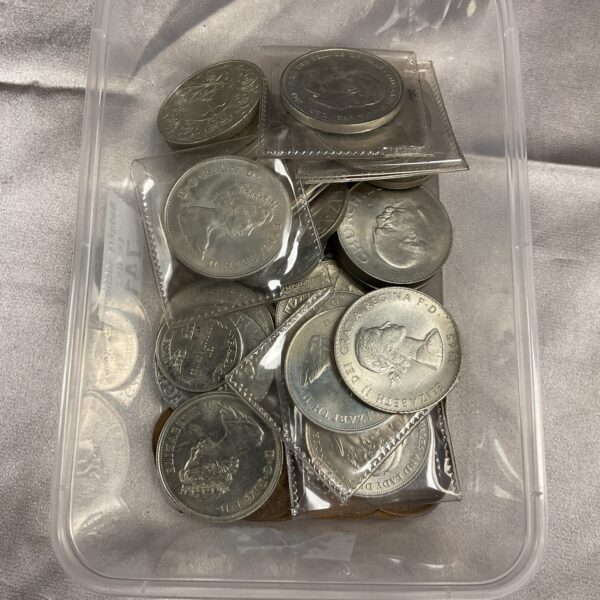 Tray of assorted commemorative coins, UK collectible currency.