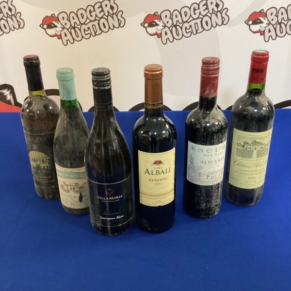 Assorted wine lot including Vina Albali, Farnese, and Villa Maria bottles.