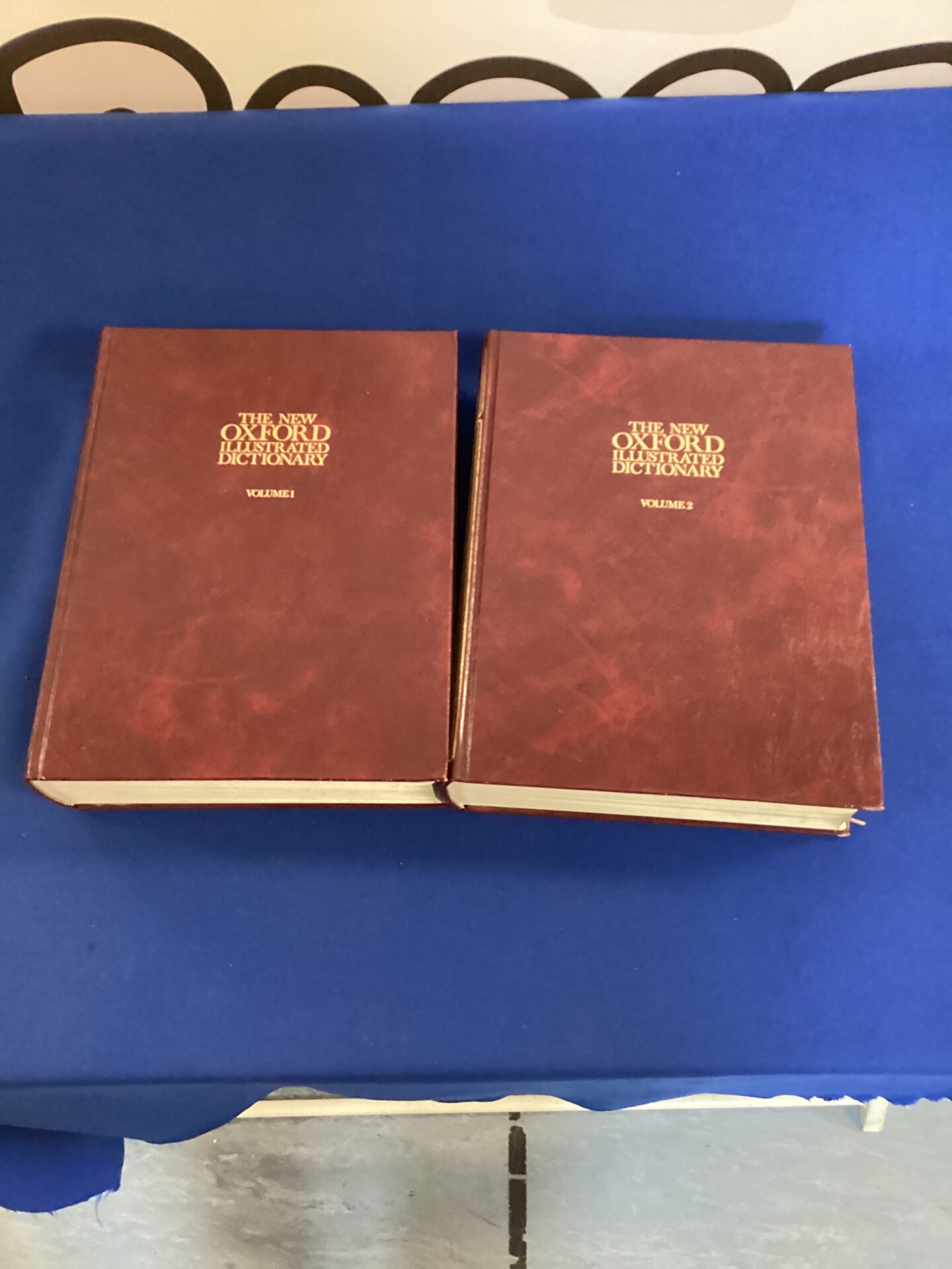 475 Volumes 1 & 2 of the new oxford illustrated dictionary