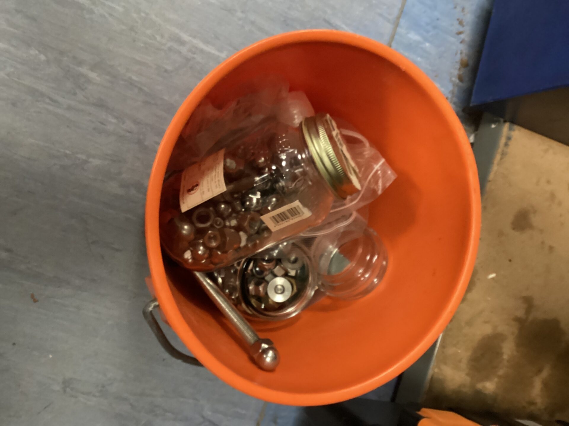 1003 Tub of mixed nuts and Bolts