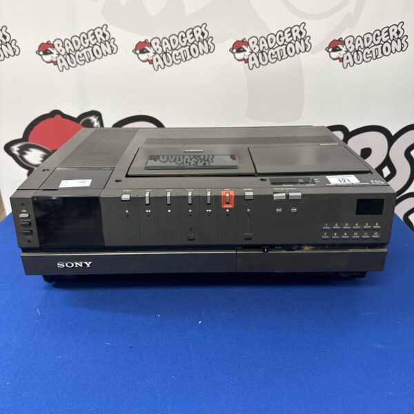 Black Sony SL-C7 UB Betamax recorder, vintage VCR.