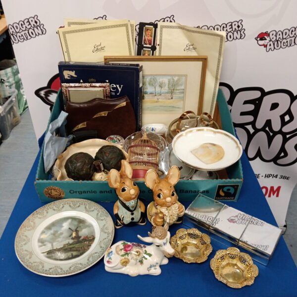 Vintage collectables tray lot featuring Pendelfins and Noritaki pottery.