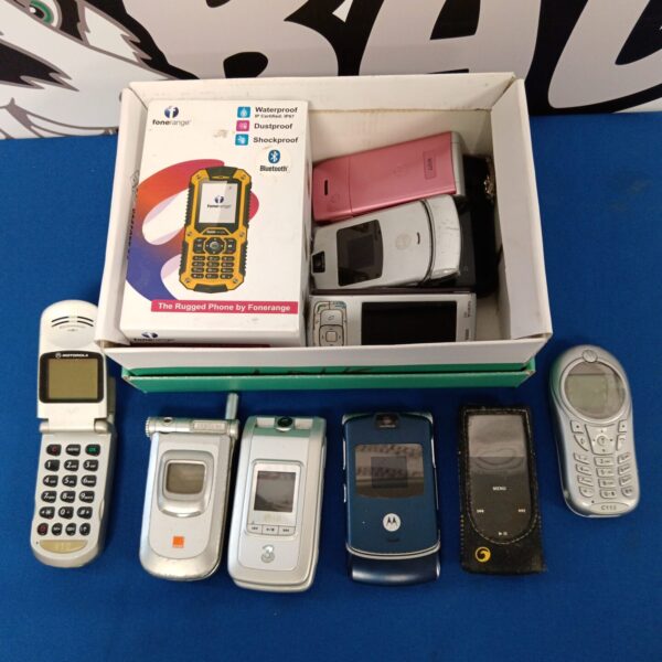 Vintage mobile phone lot including Nokia and Samsung handsets.