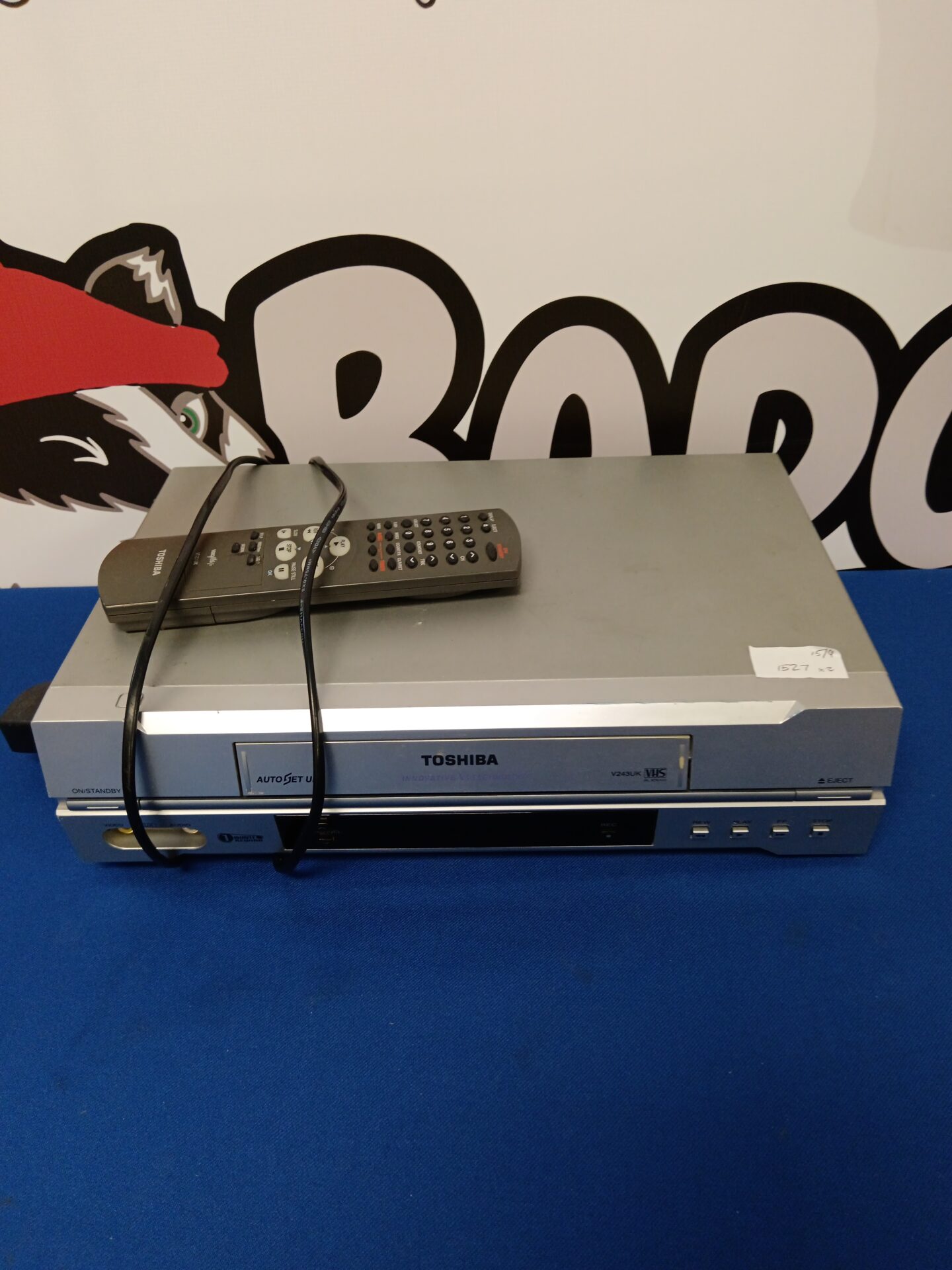086 Toshiba v243uk VHS cassette recorder with remote