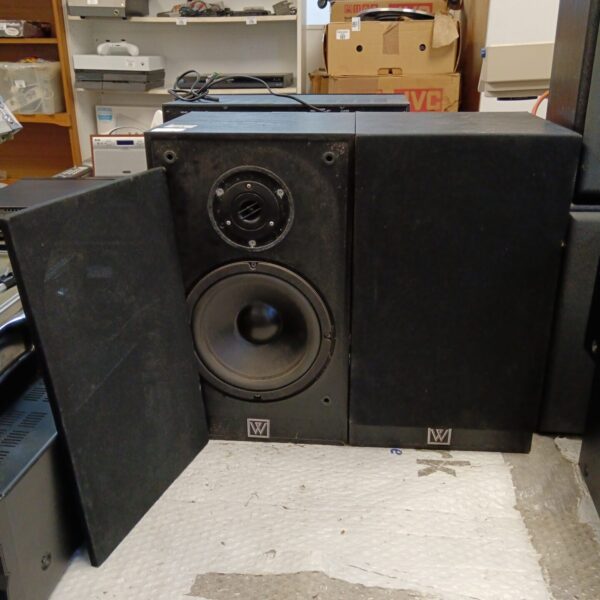 Pair of vintage Wharfdale 505.2 bookshelf speakers in black.
