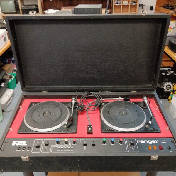 Vintage Fal Ranger mobile disco turntables in flight case.