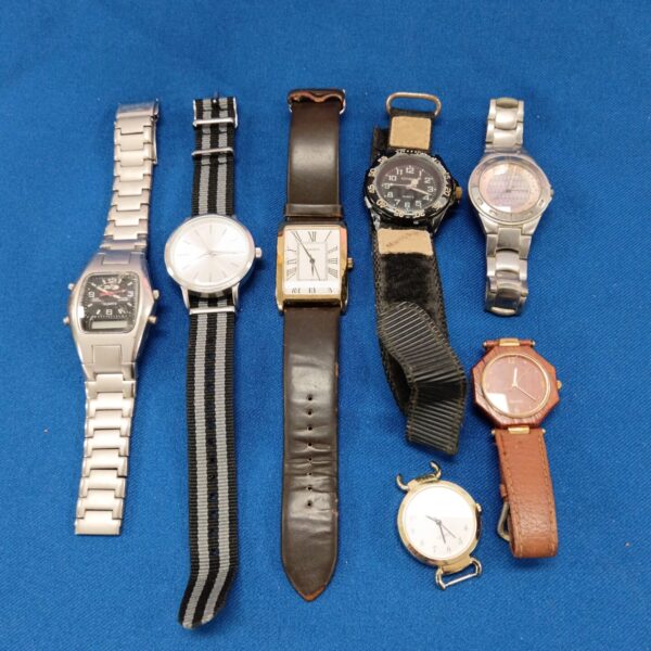 Overview of a lot of gents wristwatches including Sekonda.