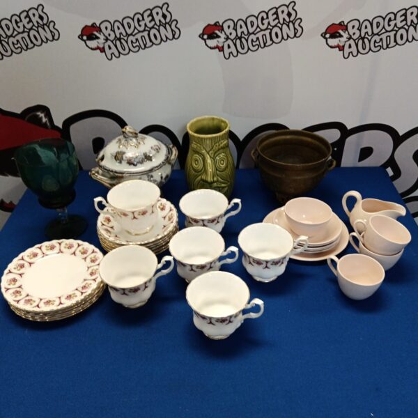 Mixed china and glassware lot with teacups and celery pot.