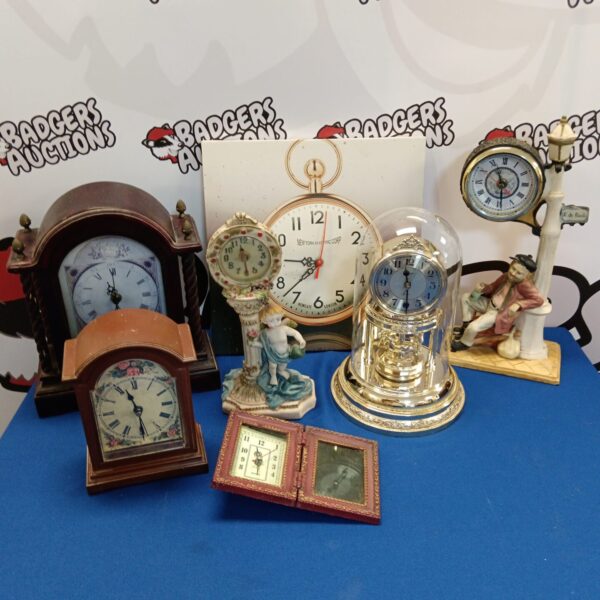 Mixed lot of vintage and decorative quartz clocks for collectors.
