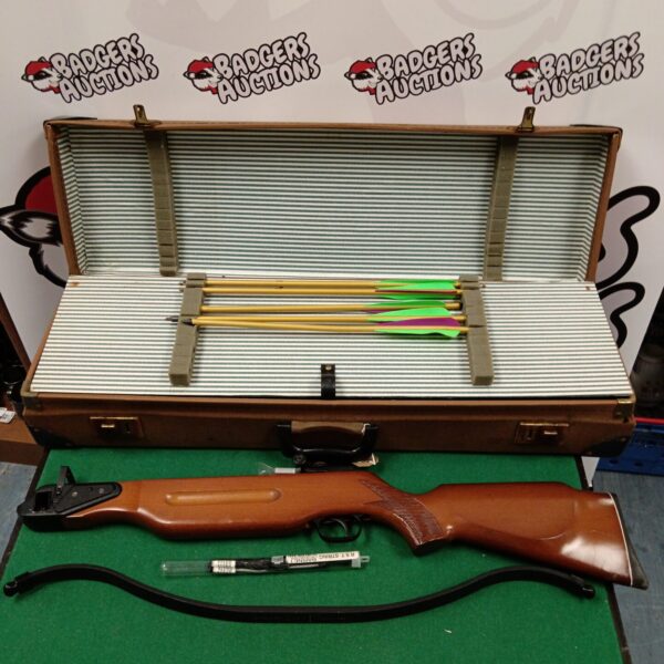 Barnett Wildcat crossbow in original hard case with bolts.