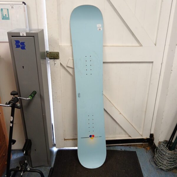 Used Hammer Pulp 154 snowboard in good condition for winter sports.