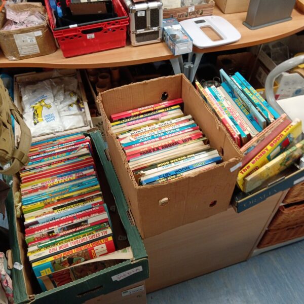 Large collection of vintage children's annuals including Beano and Dandy.