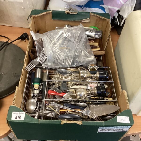 Mixed cutlery joblot with forks, knives and spoons.