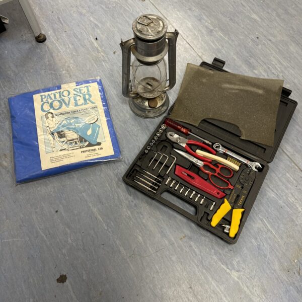 Garden & DIY lot including patio cover, lamp and tool kit.