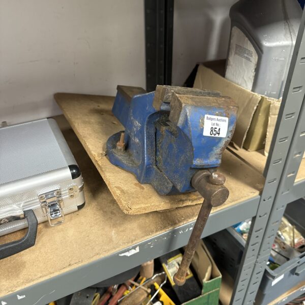Vintage Record No2 bench vice for metalworking and workshop use.