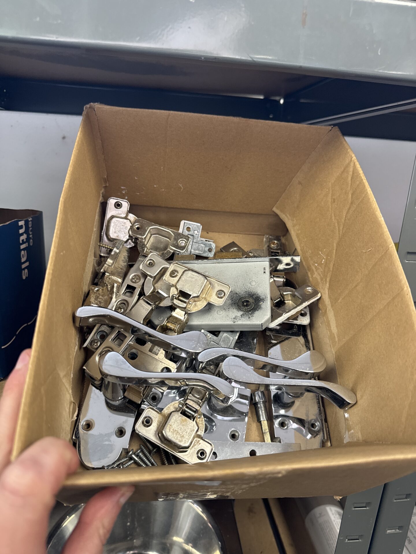 958 Selection of door locks, hinges & other items