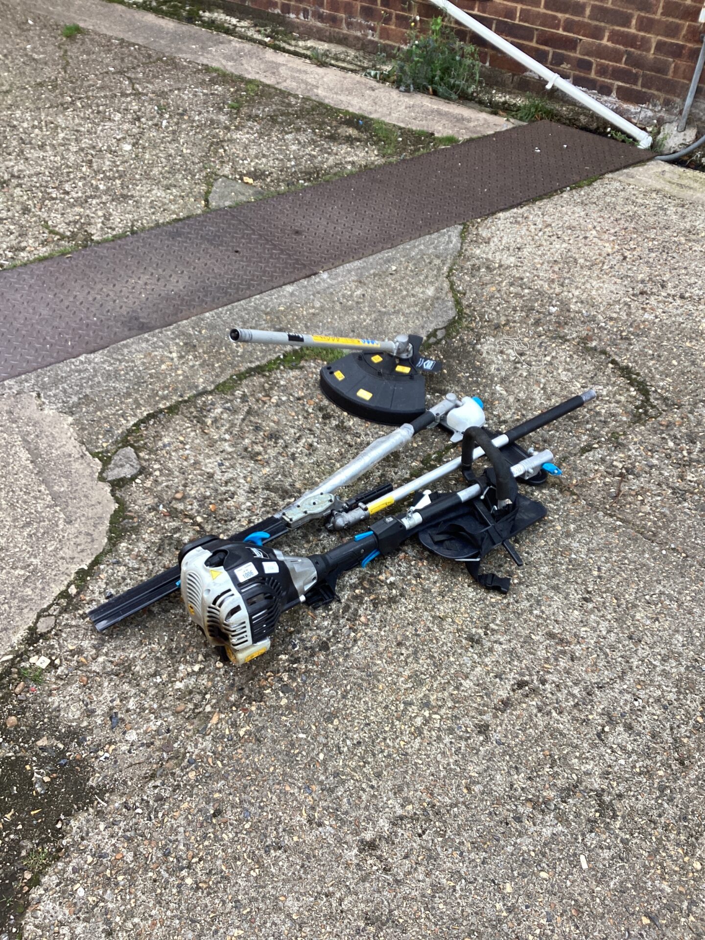 1006 Mac Allister Petrol Garden Multi tool sold as seen